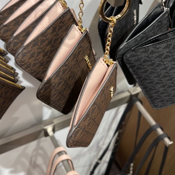 MICHAEL KORS SMALL TOP ZIP COINPOUCH With ID
Powder Blush - Picture 10 of 16